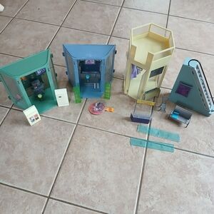 Bratz Mini Mall (Sealed Makeup And Beauty Salon Accessories)